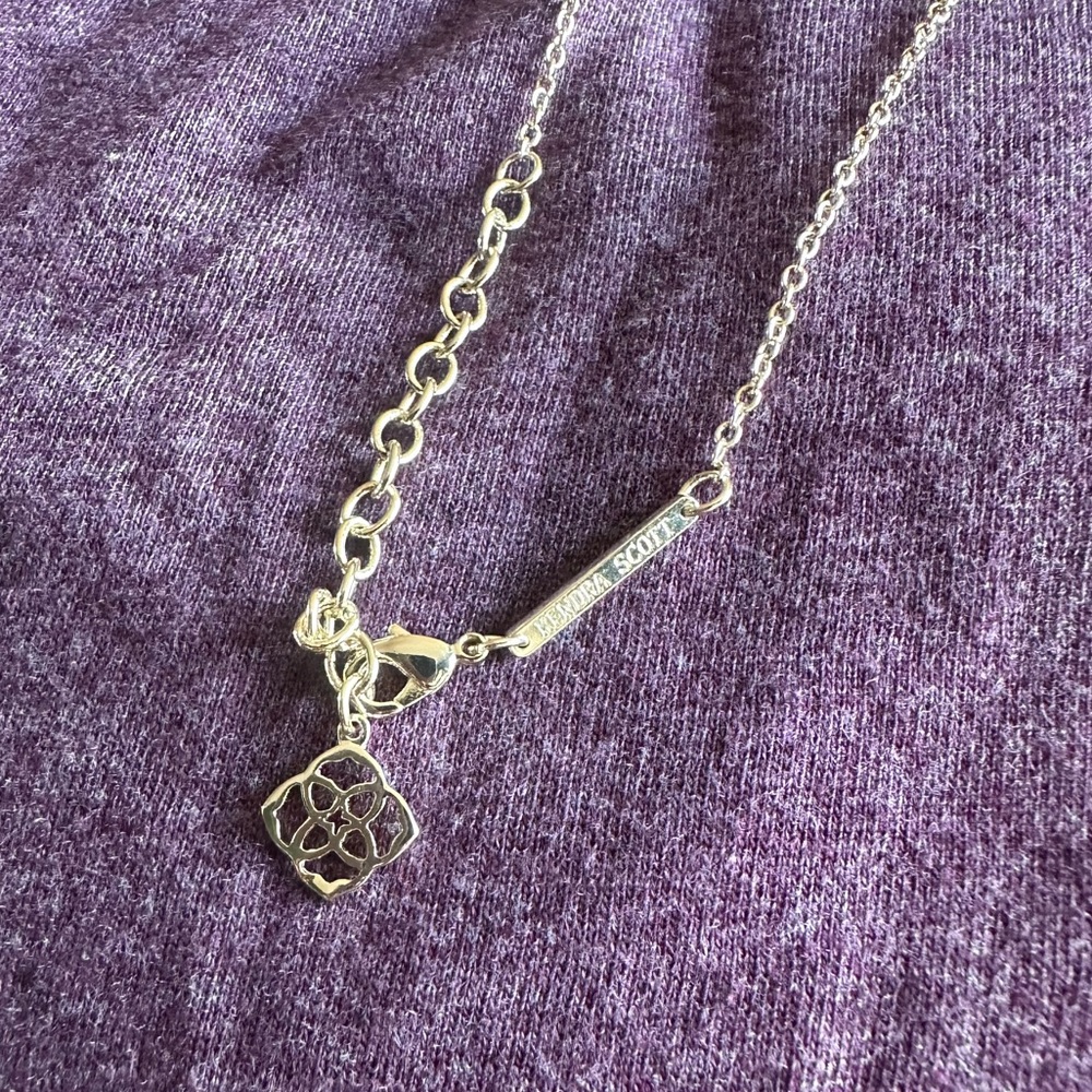 Kendra Scott Elisa oval necklace mother of pearl like new - Picture 4 of 5